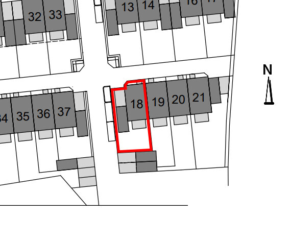 Lageplan eines Wohnblocks; roter Rahmen markiert das Grundstück neben Nr. 18–21.