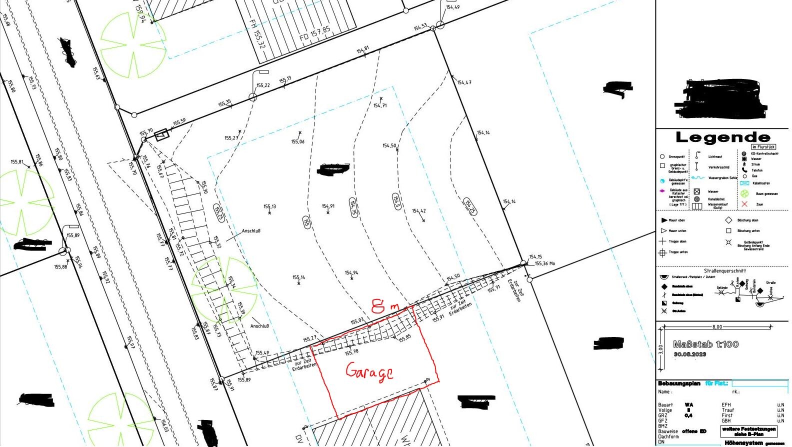 Lageplan eines Grundstücks mit Garage, Grenzlinien, Bäumen und Maßstab 1:100