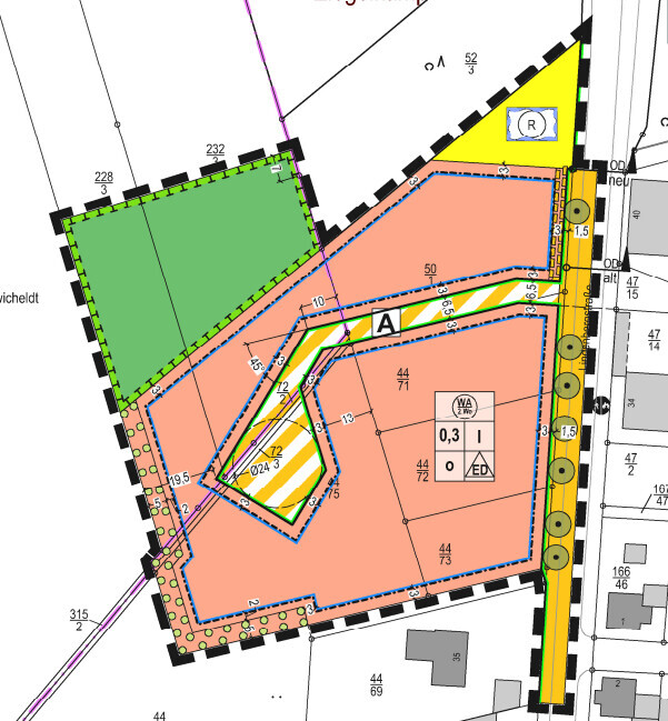 Lageplan eines Baugebiets mit farbig markierten Zonen (grün/rosa), Straßen und Umgrenzungen.