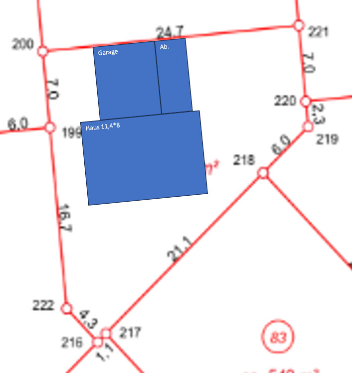 Katastrale Karte: rote Linien, blau markierte Gebäude Garage und Haus 11,4×8.