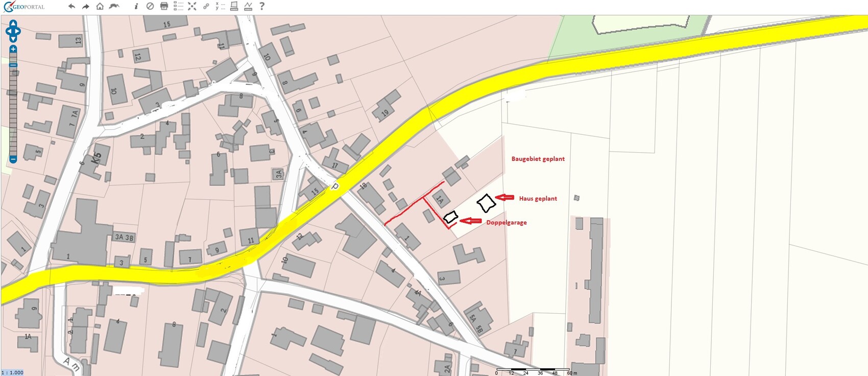 Lageplan mit gelber Straße, geplantes Baugebiet, Haus und Doppelgarage markiert.