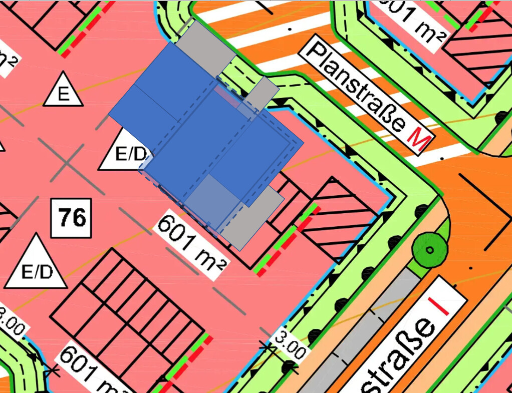 Lageplan mit bunten Bauflächen, Planstraße M, Straßennamen und blauem Gebäudekomplex.