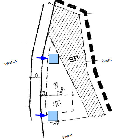 Grundstücksplan mit Parzellen, Orientierung nach Westen und Osten, blaue Markierungen auf Flächen