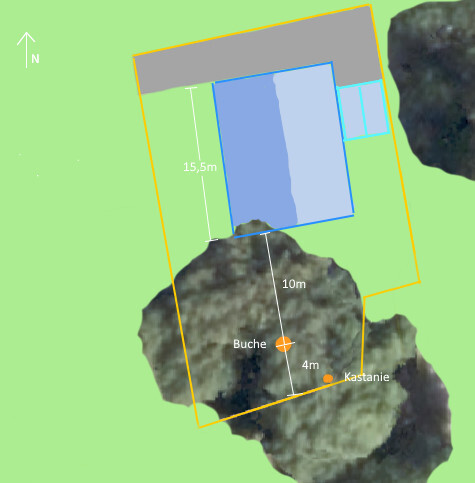 Lageplan eines Hauses auf dem Grundstück mit Baumumgebung und Umfassungsgrenze.