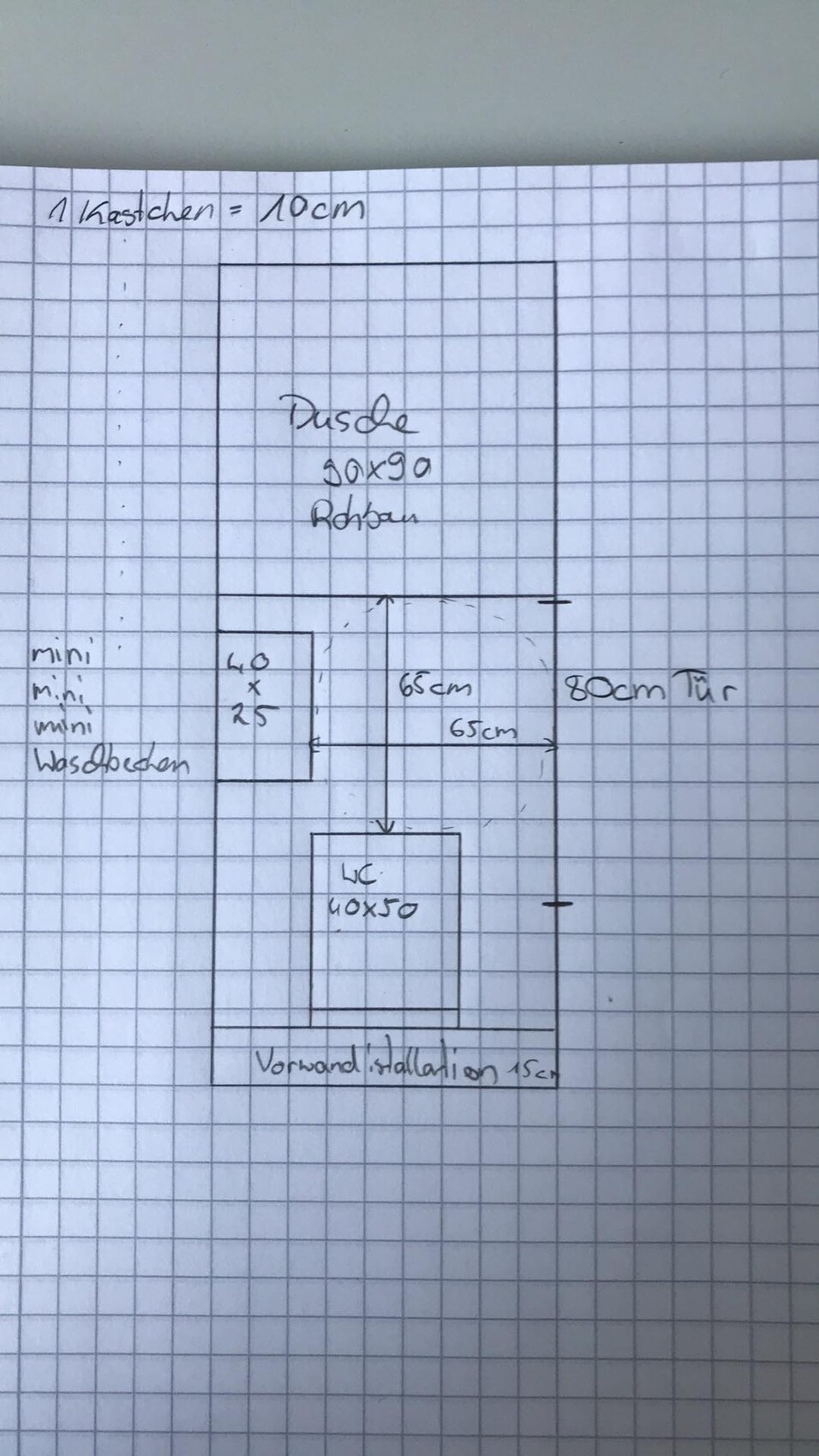 Handgezeichnete Badezimmerskizze mit Dusche oben und WC unten, Maße 65/80 cm.