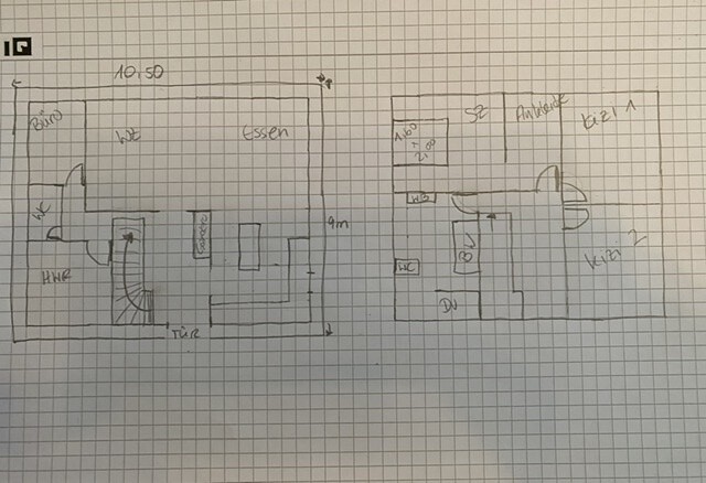 Handgezeichnete zweigeschossige Grundriss-Skizze mit Räumen, Türen und Treppen.