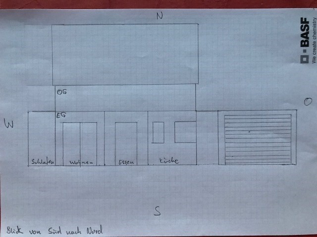 Handgezeichnete Hausgrundriss-Skizze mit EG-Layout Schlafen, Wohnen, Essen und Küche