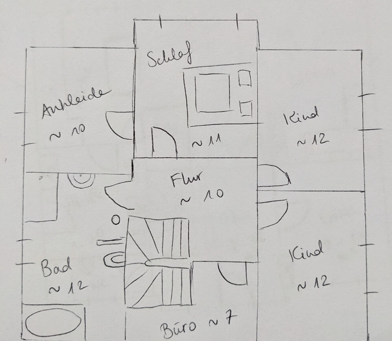 Skizze eines Grundrisses: Flur in der Mitte, Büro 7, Bad links, Schule oben, 2 Kinder rechts.