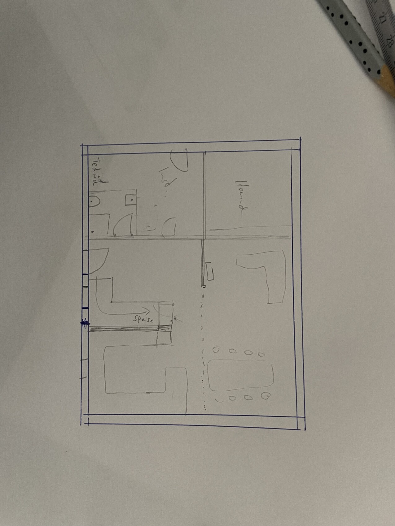 Handgezeichnete Wohnungsgrundriss-Skizze mit Küche, Speisebereich und zwei Zimmern.