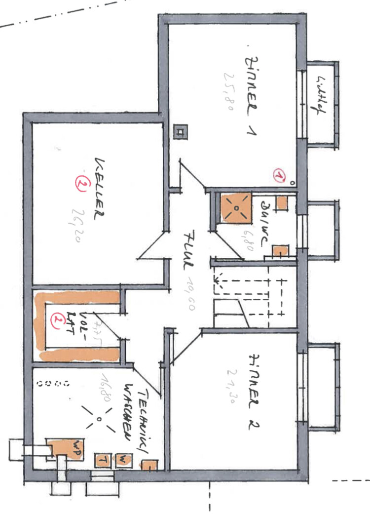 Grundriss einer Wohnung mit drei Zimmern, Küche, Bad, Flur und Balkon.