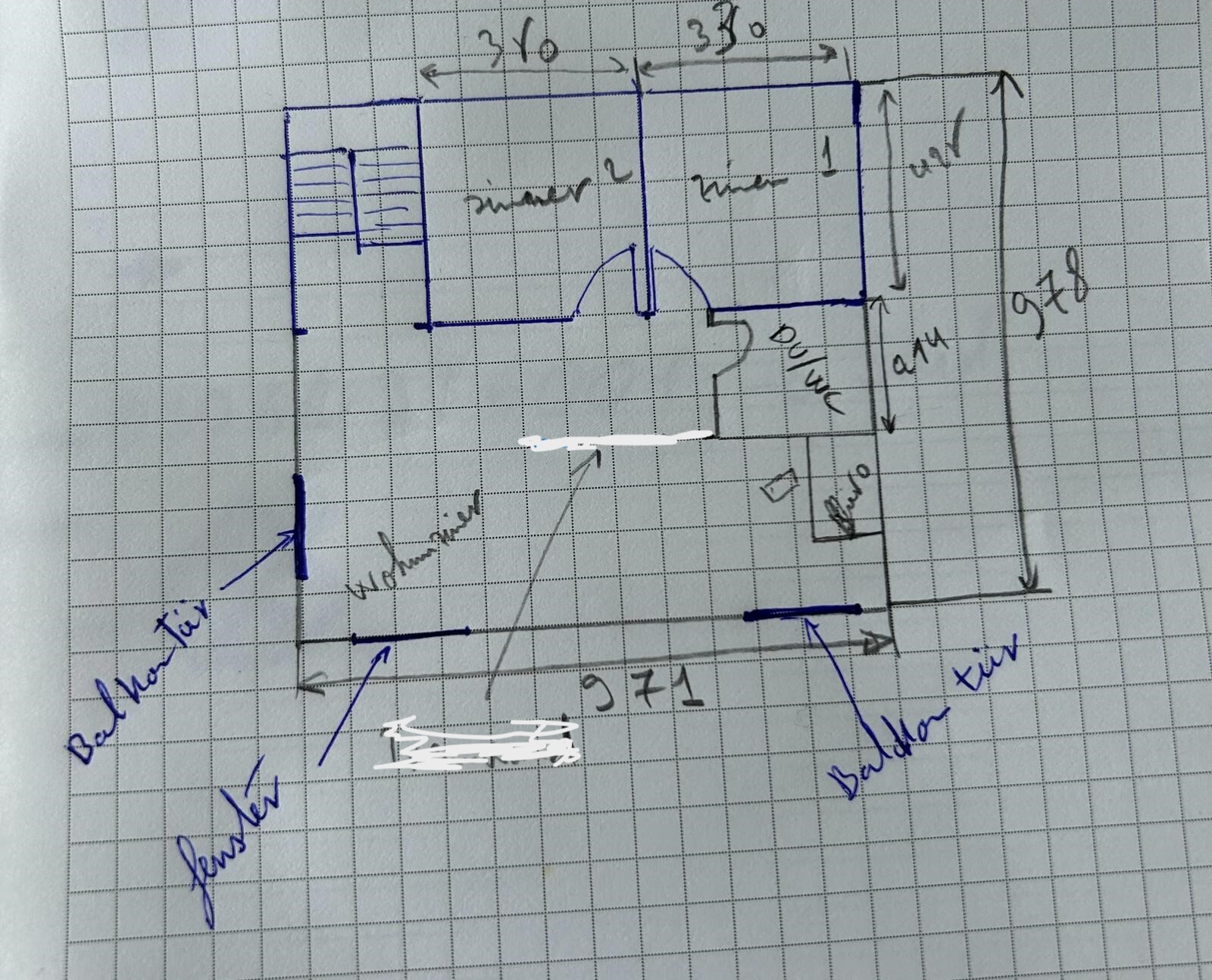 Handgezeichneter Grundriss: zwei obere Zimmer, Treppe links, Maße in cm.