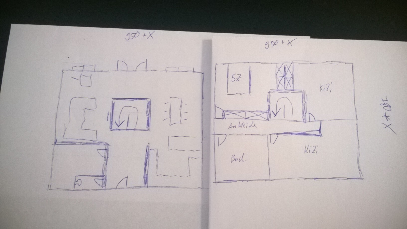 Handgezeichnete Grundriss-Skizze eines Hauses mit Wohnzimmer, Bad und Kinderzimmer