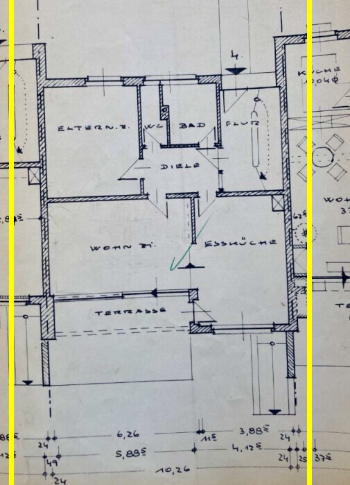Grundriss eines Wohnhauses mit Elternzimmer, Bad, Diele, Flur, Wohnzimmer, Esszimmer und Terrasse.