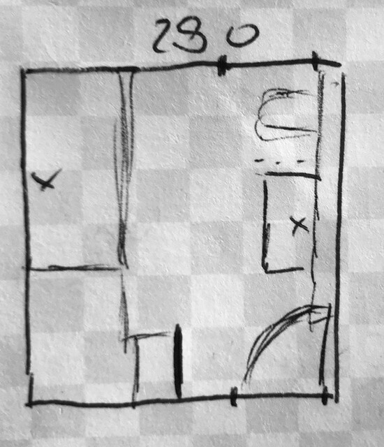 Handgezeichnete Grundriss-Skizze eines einfachen Raumplans mit Wänden und Türen