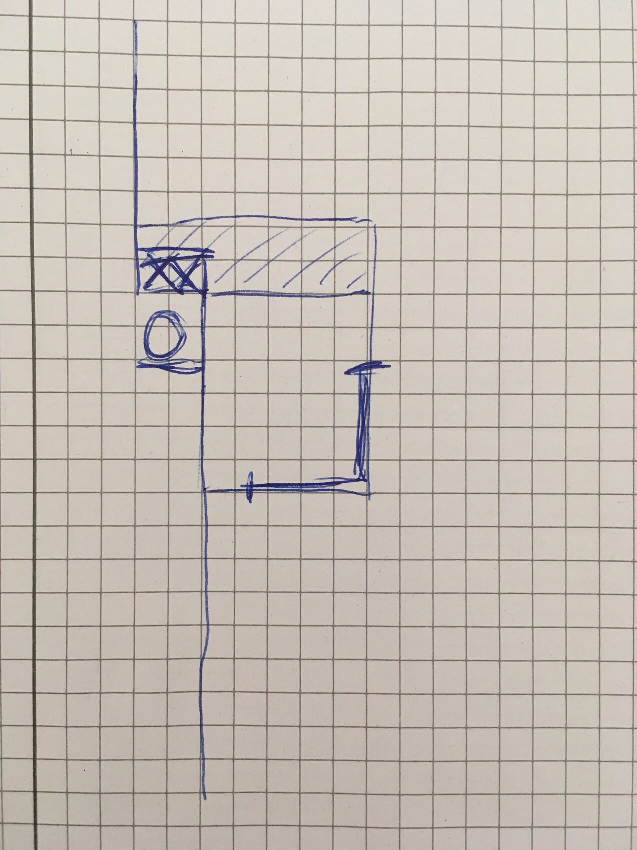Handgezeichnete Grundriss-Skizze eines kleinen Küchen- und Wohnbereichs auf kariertem Papier
