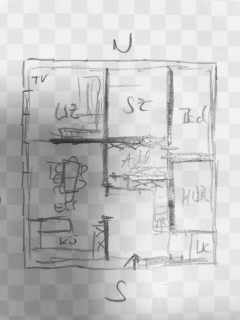 Handgezeichnete Skizze eines quadratischen Grundrisses mit mehreren Zimmern und Fluren.