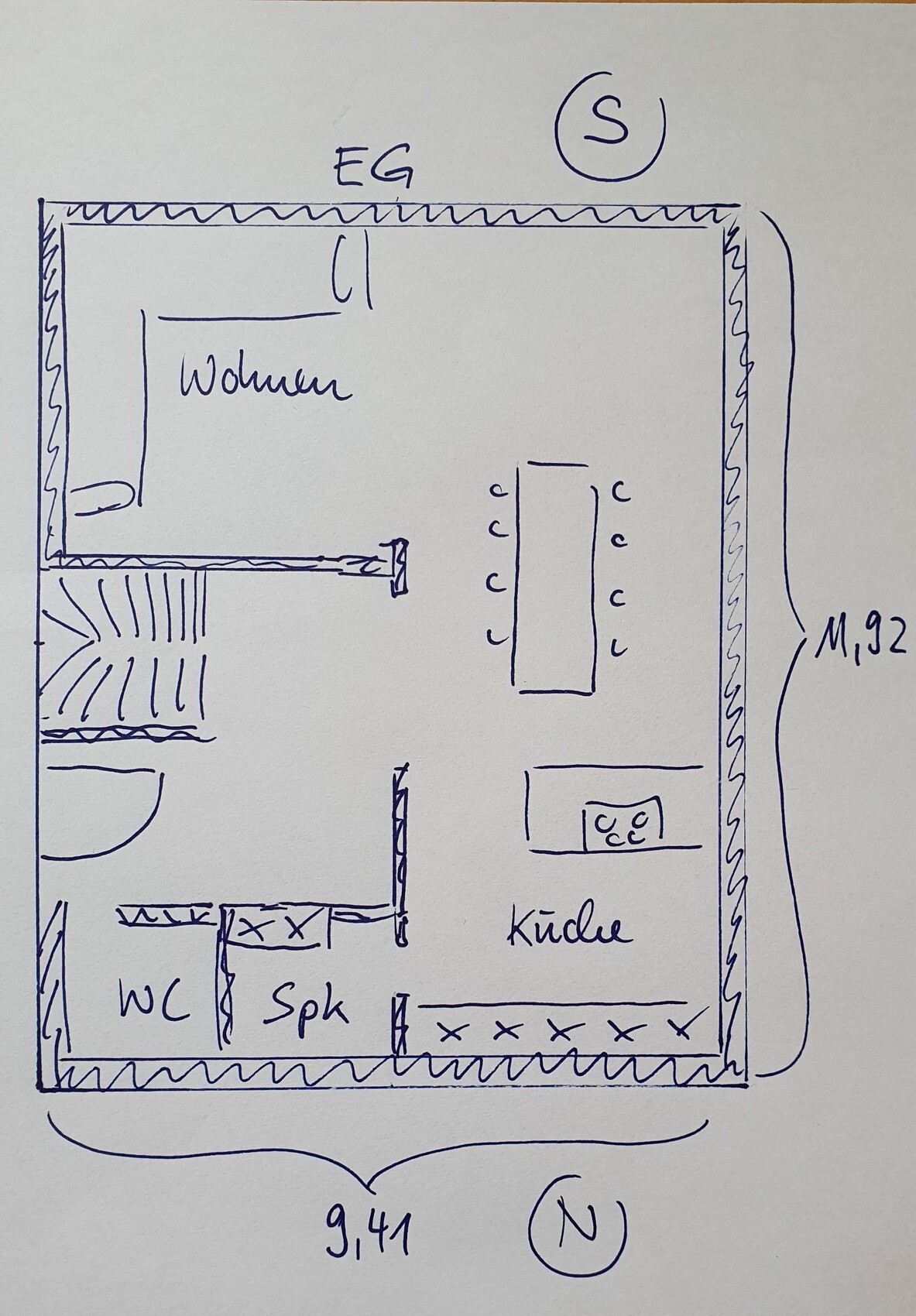 Grundriss eines kleinen Erdgeschoss-Appartements: Wohnen, Küche, WC, Spk, Maß 9,41.