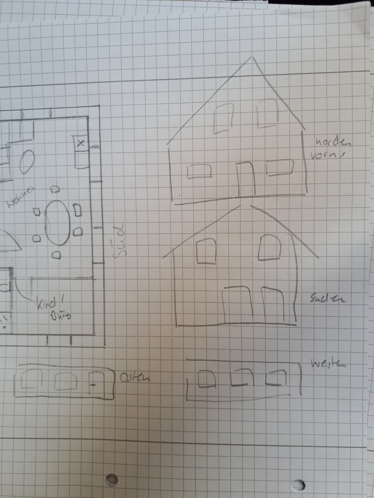 Handgezeichnete Hausgrundriss-Skizzen auf kariertem Papier mit zwei Häusern.
