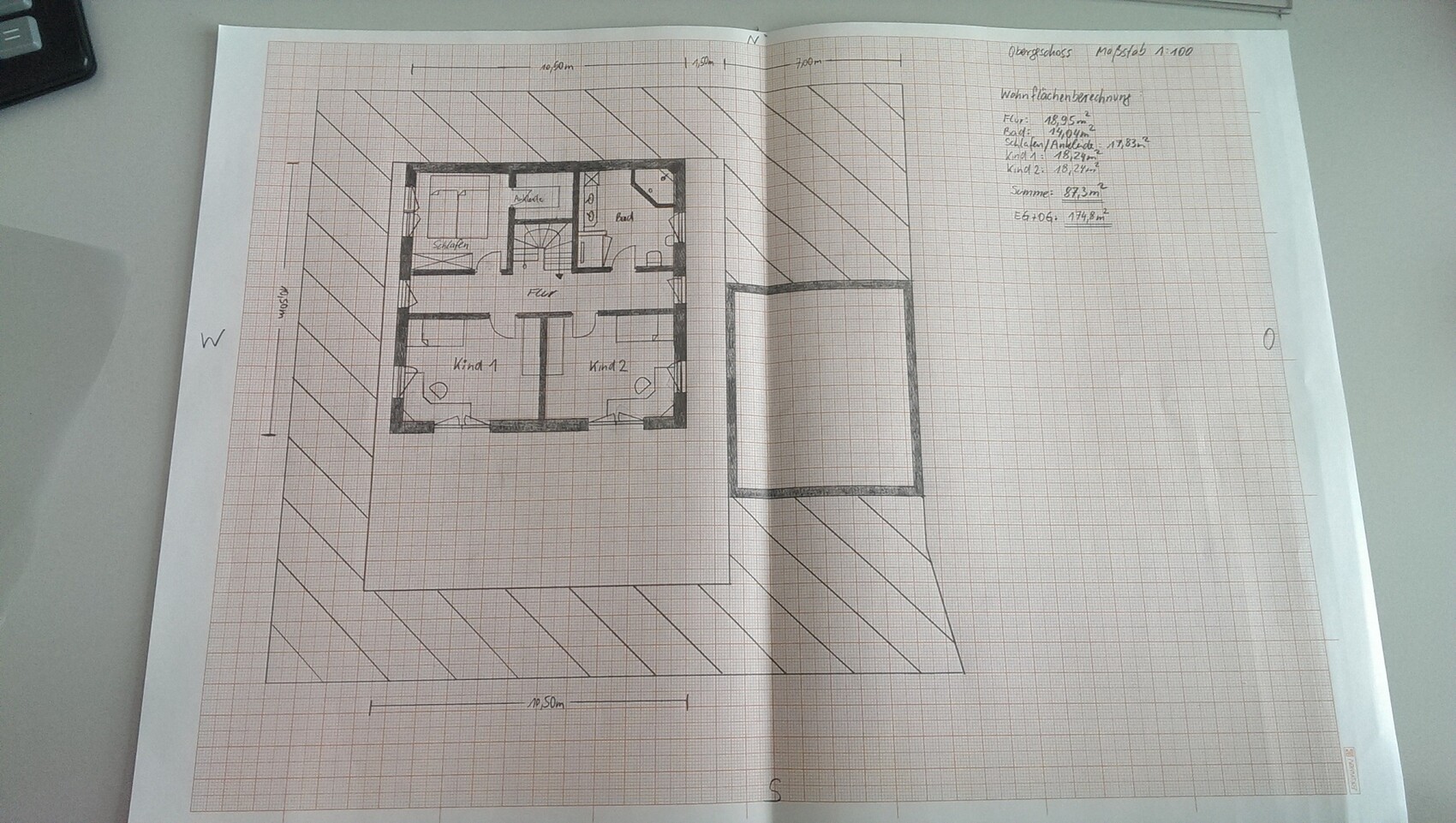 handgezeichneter-grundriss-hausbau-plan-wohnzimmer-schlafzimmer-kinderzimmer-kueche-bad.jpg