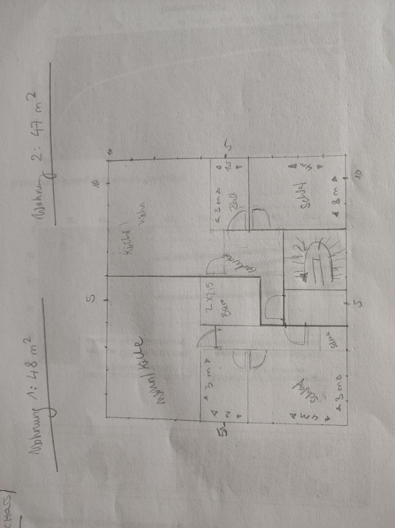 Handskizze Grundriss einer Wohnung: Wohnzimmer, Küche, Schlafzimmer, Bad, Flur, Treppen