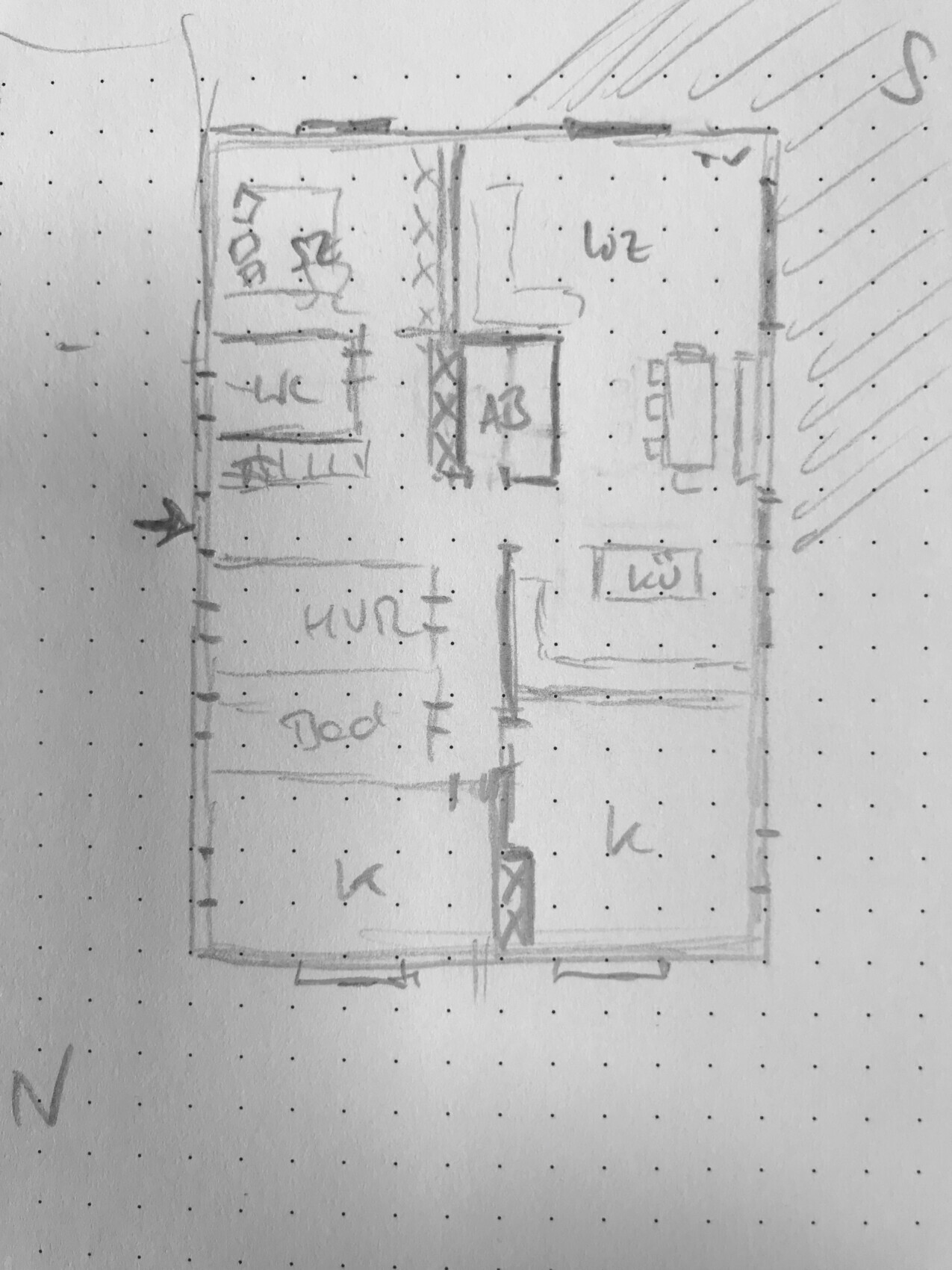 handgezeichneter Grundriss einer Wohnung mit mehreren Zimmern, Türen und Möbeln