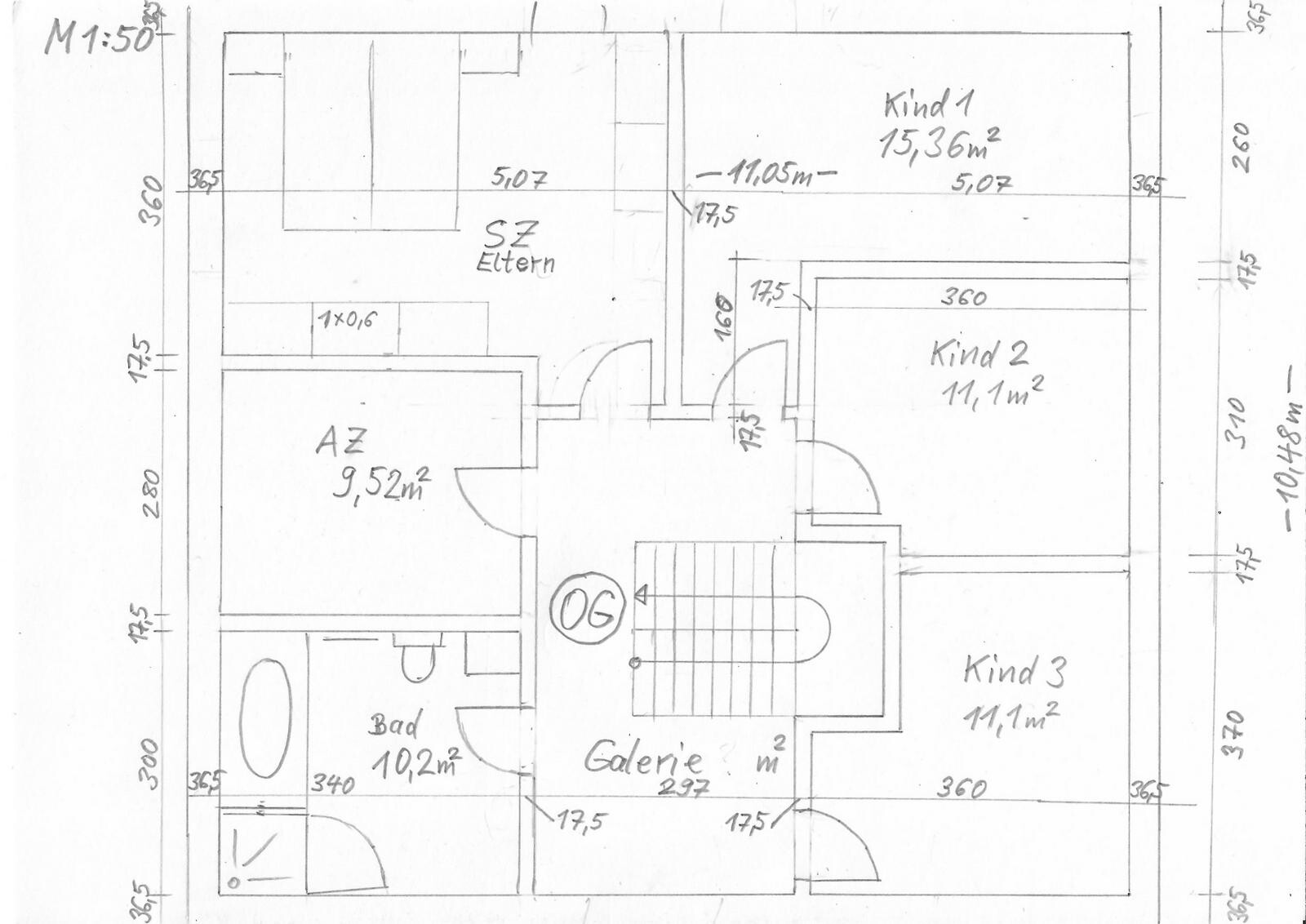 Grundriss eines Wohnhauses: Elternschlafzimmer, Bad, Galerie, Kind 1–3, Treppenhaus