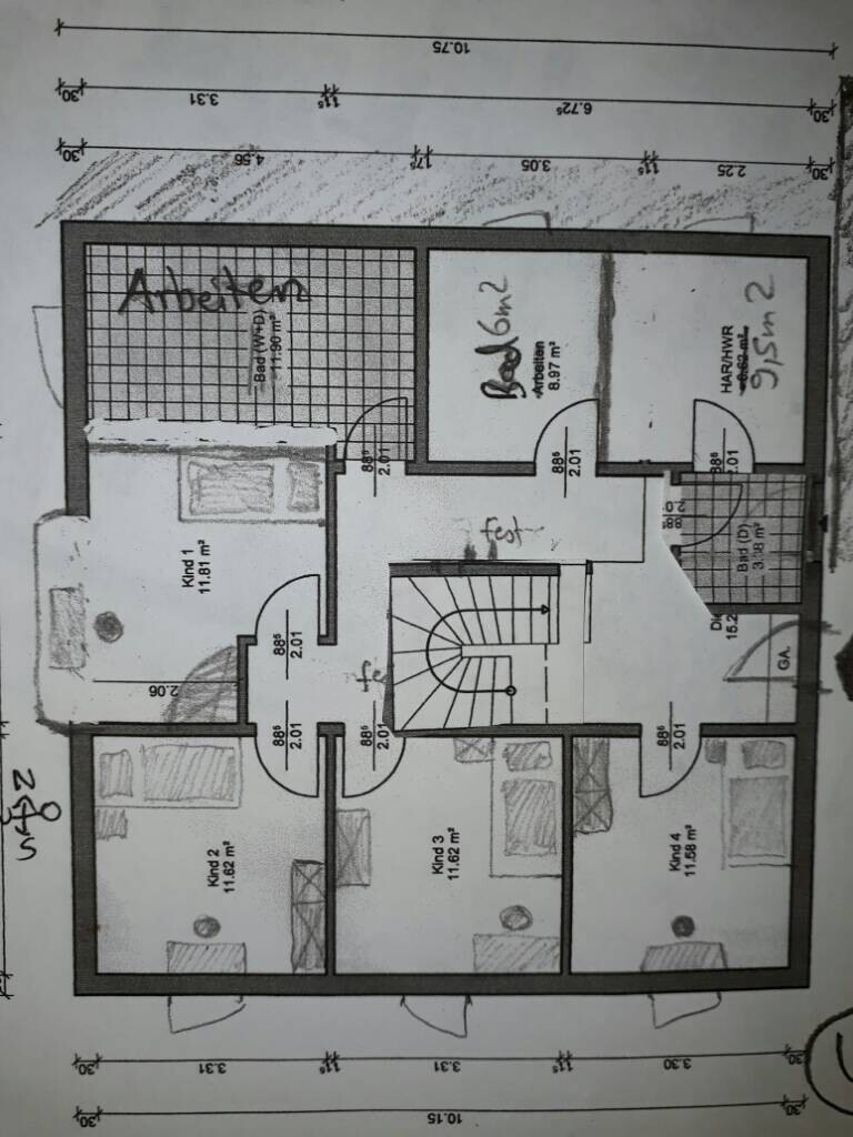 Gezeichneter Grundriss eines Hauses: Flur, Treppenhaus, Bad, vier Kinderzimmer.