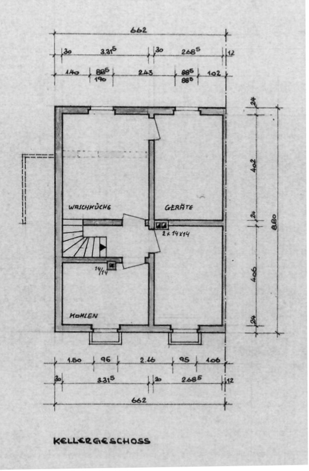 Grundriss Kellergeschoss: Waschküche, Kohlekeller, Geräteraum, Treppenbereich, Türen, Maße in Millimetern.