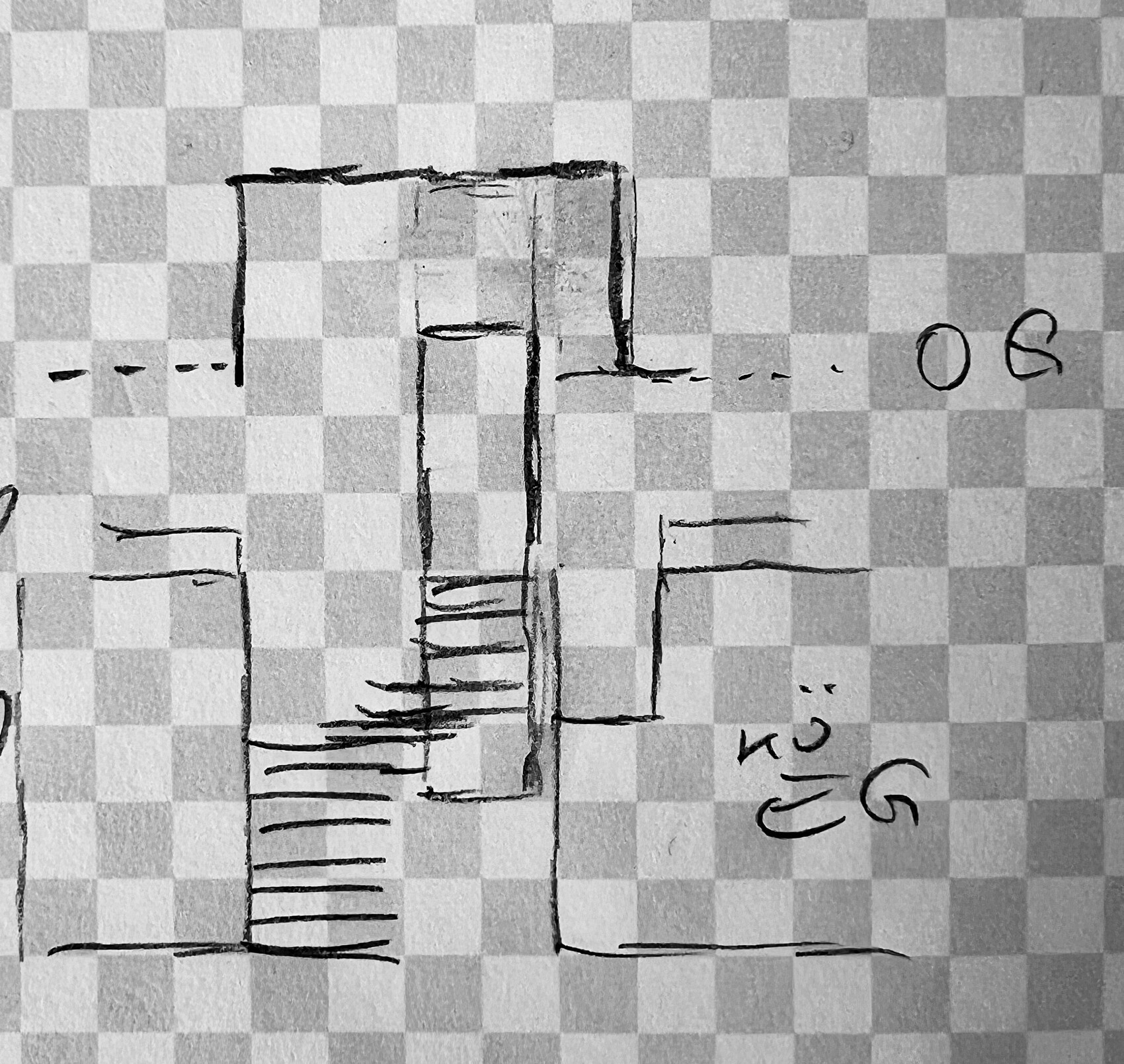 Skizze eines Gebäudes mit zentralem Treppenhaus zwischen zwei Blöcken auf kariertem Papier.
