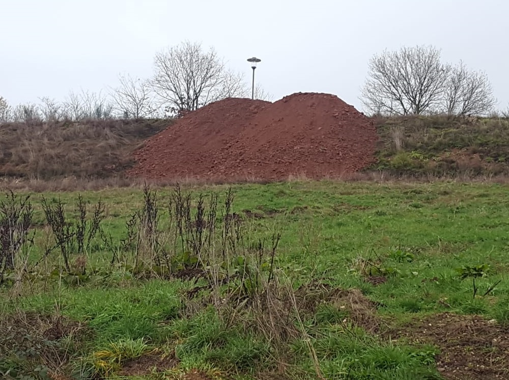 hanggrundstueck-z-t-begradigen-mutterboden-zuerst-abtragen-395104-2.jpeg