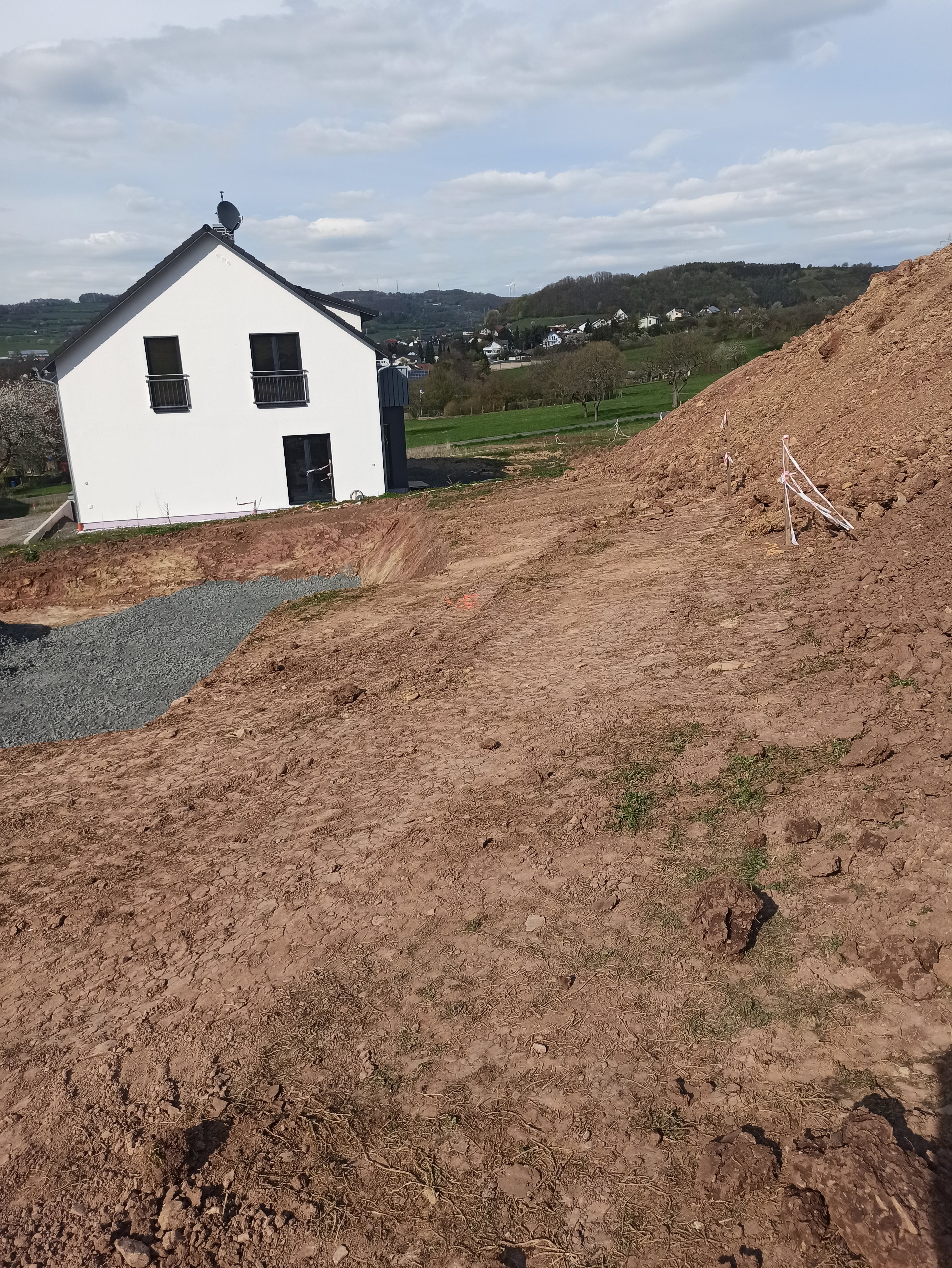 hangigen-garten-sinnvoll-gestalten-571034-2.jpg