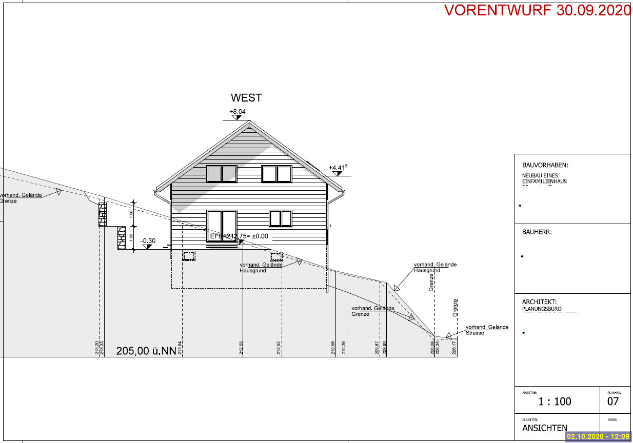 Westansicht eines geplanten Einfamilienhauses auf abschüssigem Gelände mit Grenzlinien.