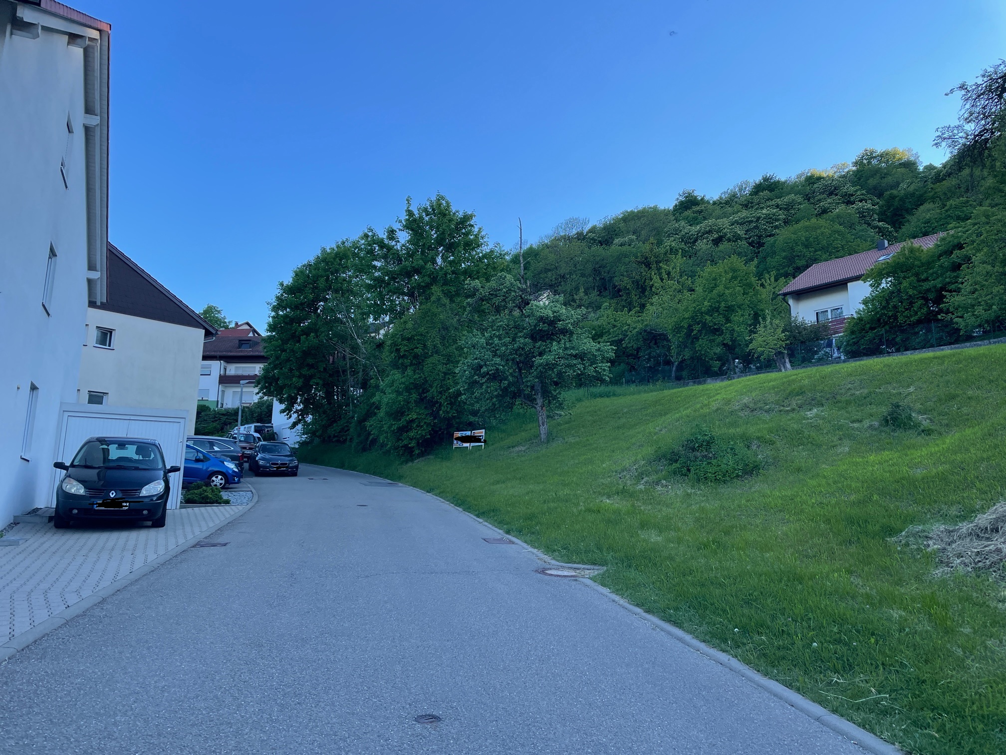 hanglange-berg-hinterm-haus-und-fehlende-abendsonne-502635-1.jpeg