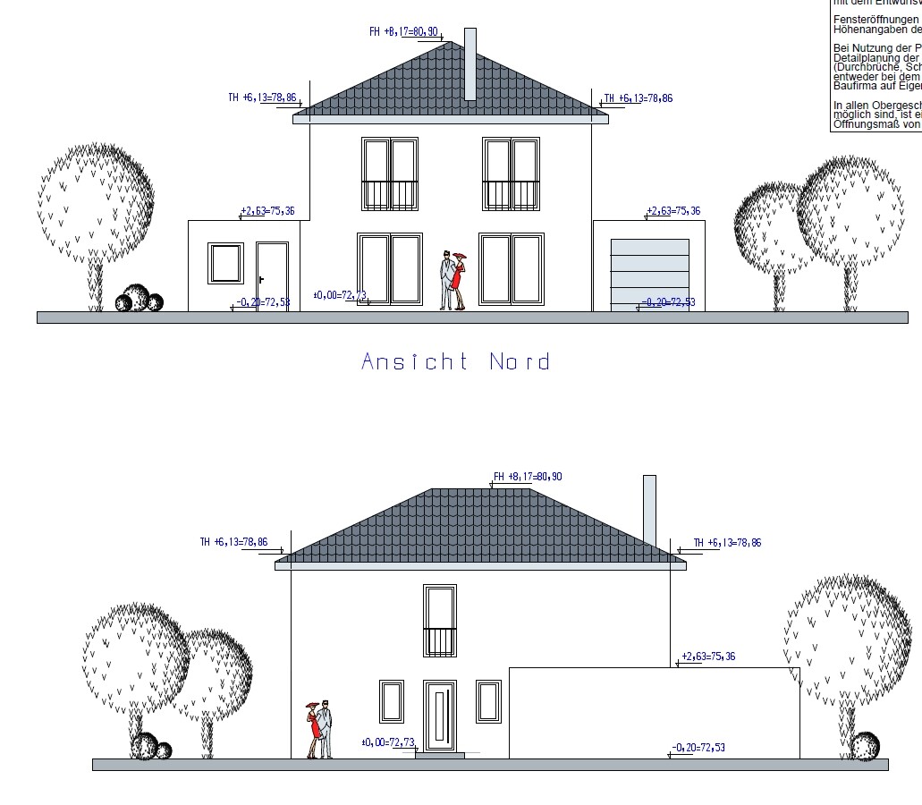Zweistöckiges Haus mit Satteldach, Garage, zwei Personen vor dem Eingang, Bäume seitlich.