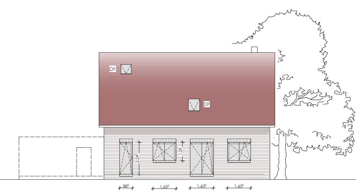 Vorderansicht eines zweigeschossigen Hauses mit rotem Dach, Fensterfronten und Baum rechts.