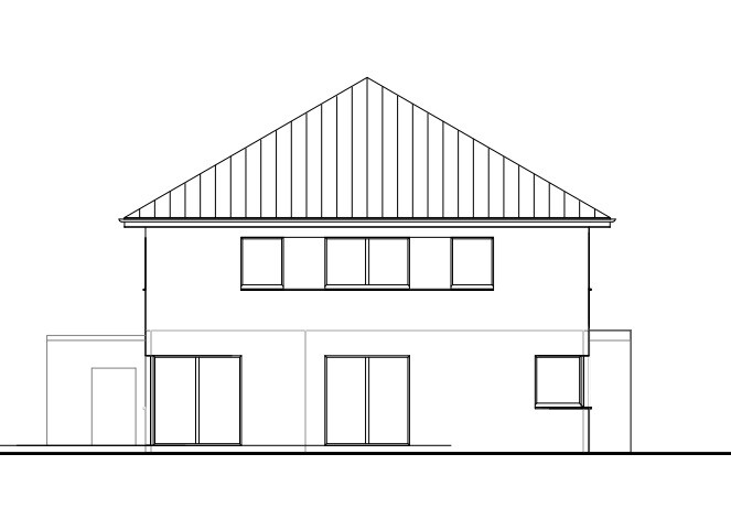 Zweistöckiges Haus mit Satteldach, mehreren Fenstern und Terrassentüren.