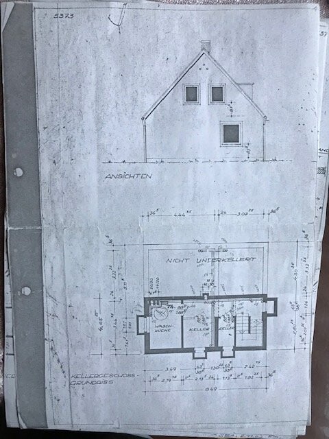 Architektenplan: Hausansicht und Kellergrundriss als Skizze