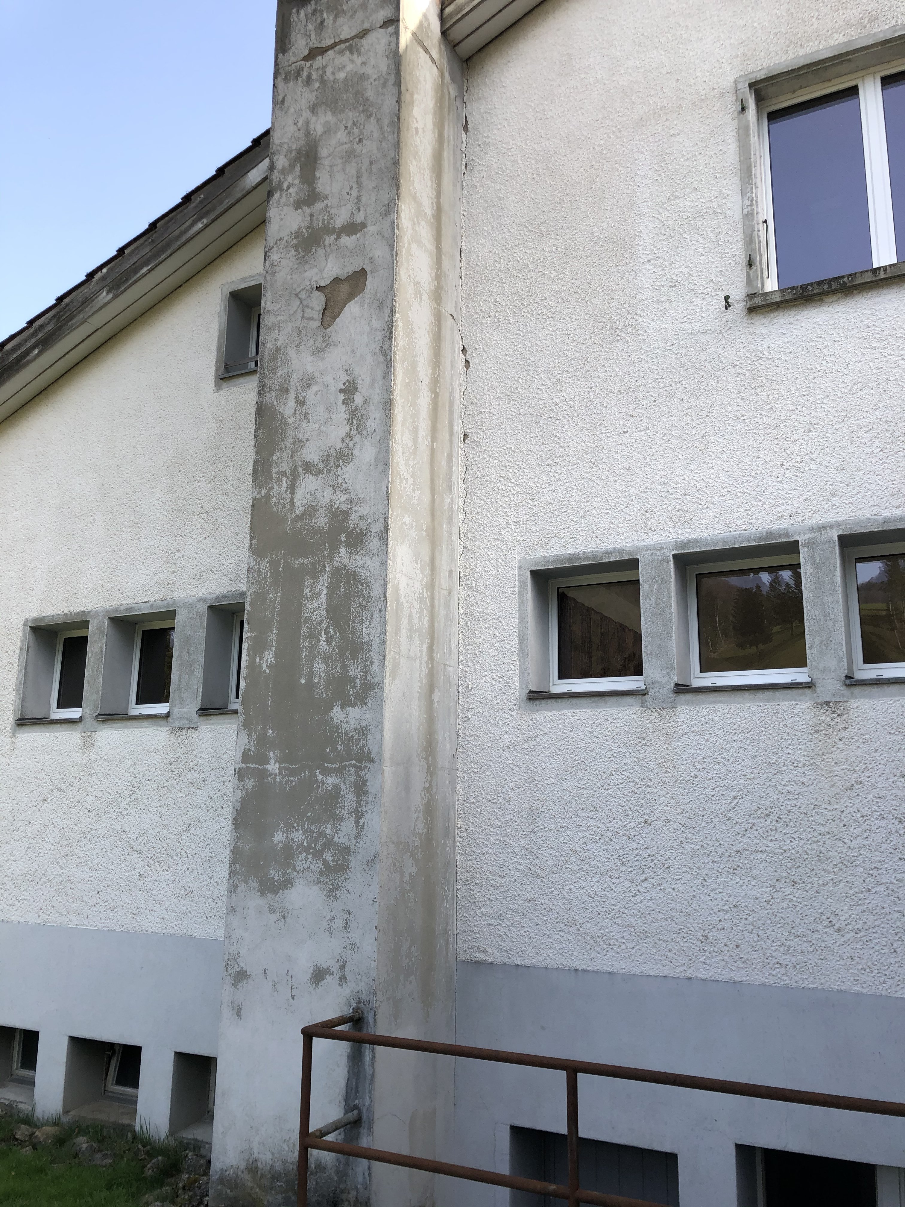 haus-mit-tennisplatz-477310-2.jpeg