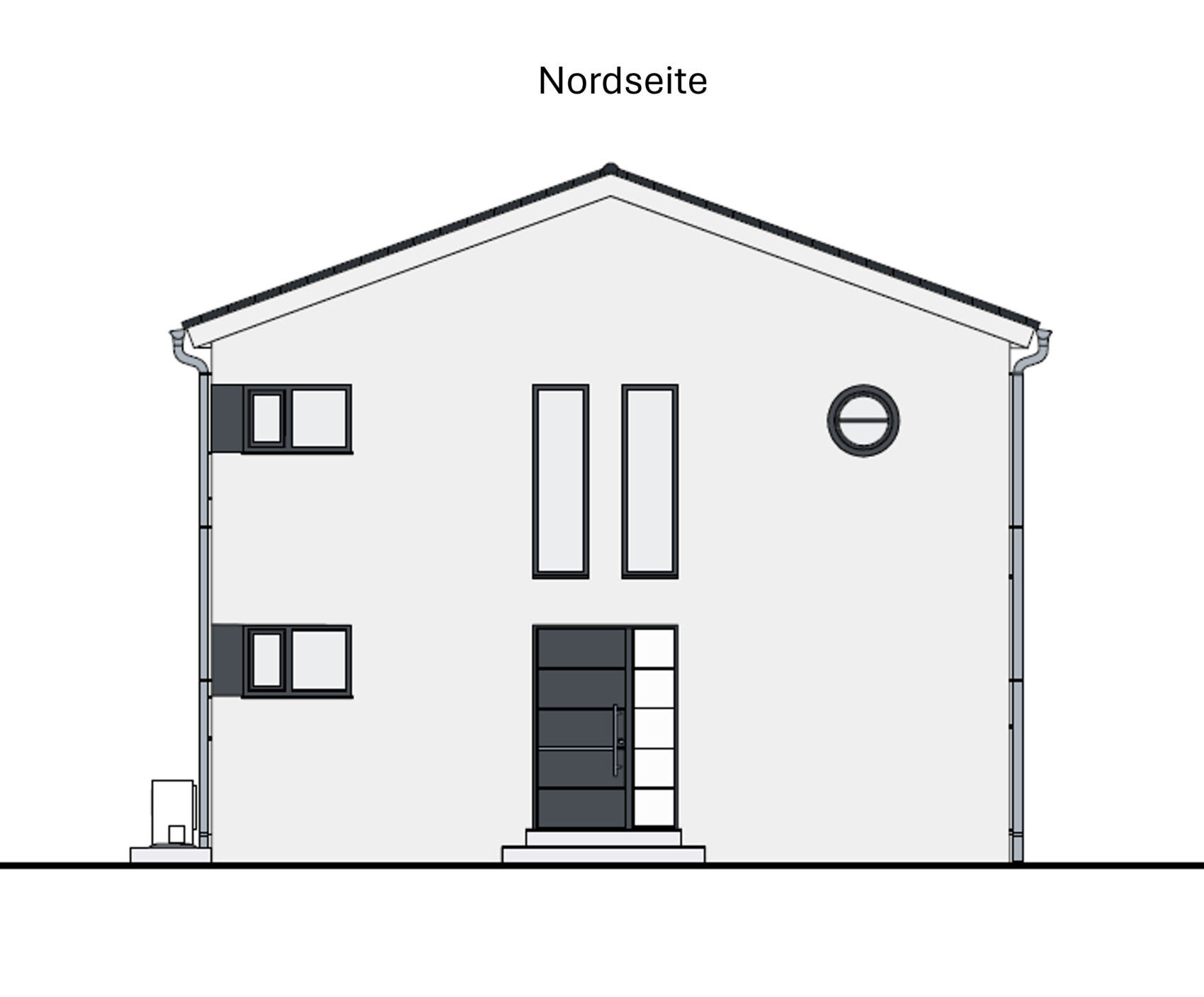 Nordseite eines zweistöckigen Hauses mit zentraler Tür, senkrechten Fenstern und Rundfenster.