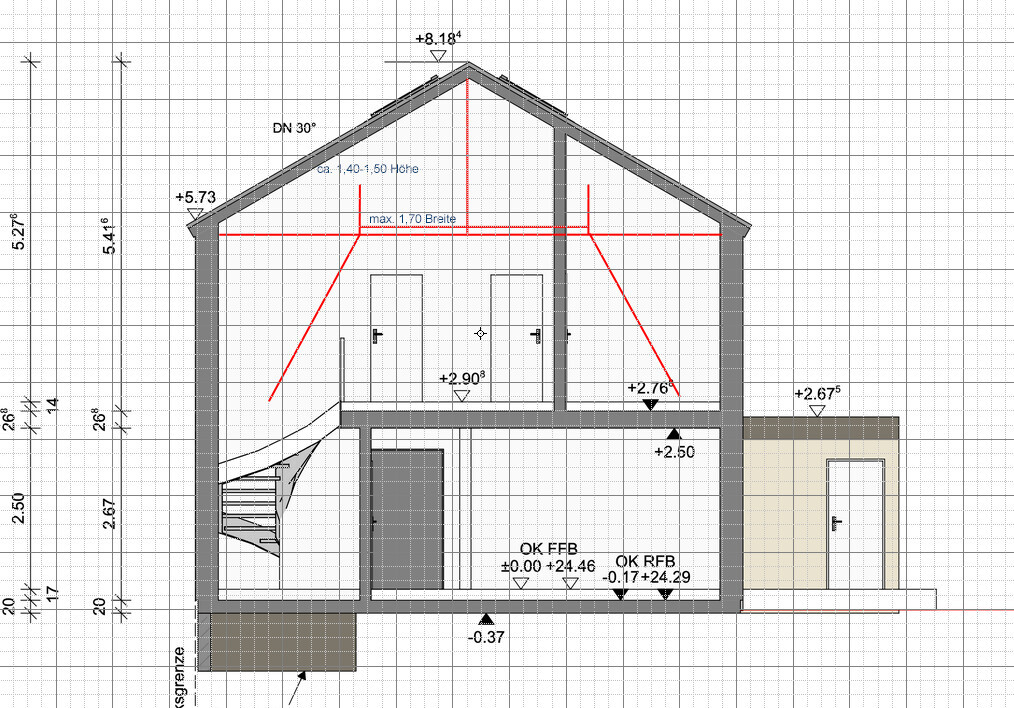 Schnitt durch ein mehrgeschossiges Hausmodell mit Treppen, Dachkonstruktion und Fundamenten