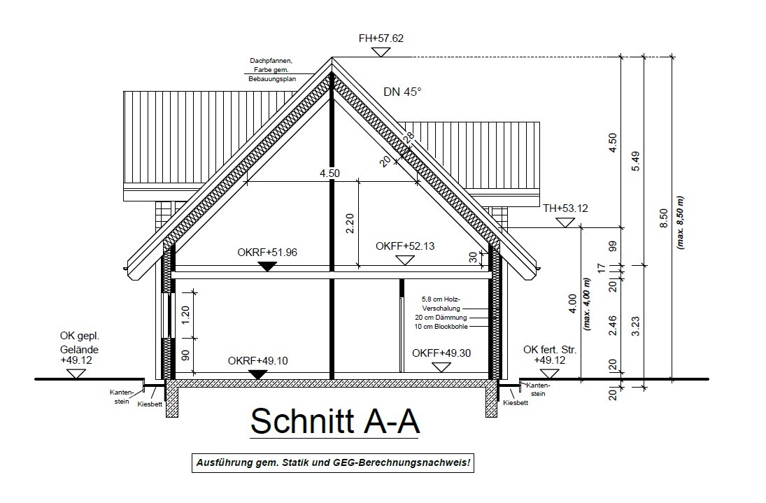 Querschnitt A-A eines Hauses: Dachstuhl, Innenaufbau, Wände, Boden, Maße.