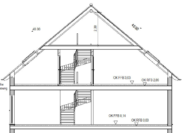 Querschnitt durch ein zweistöckiges Haus mit Treppenhaus, Dachstuhl und Maßen.