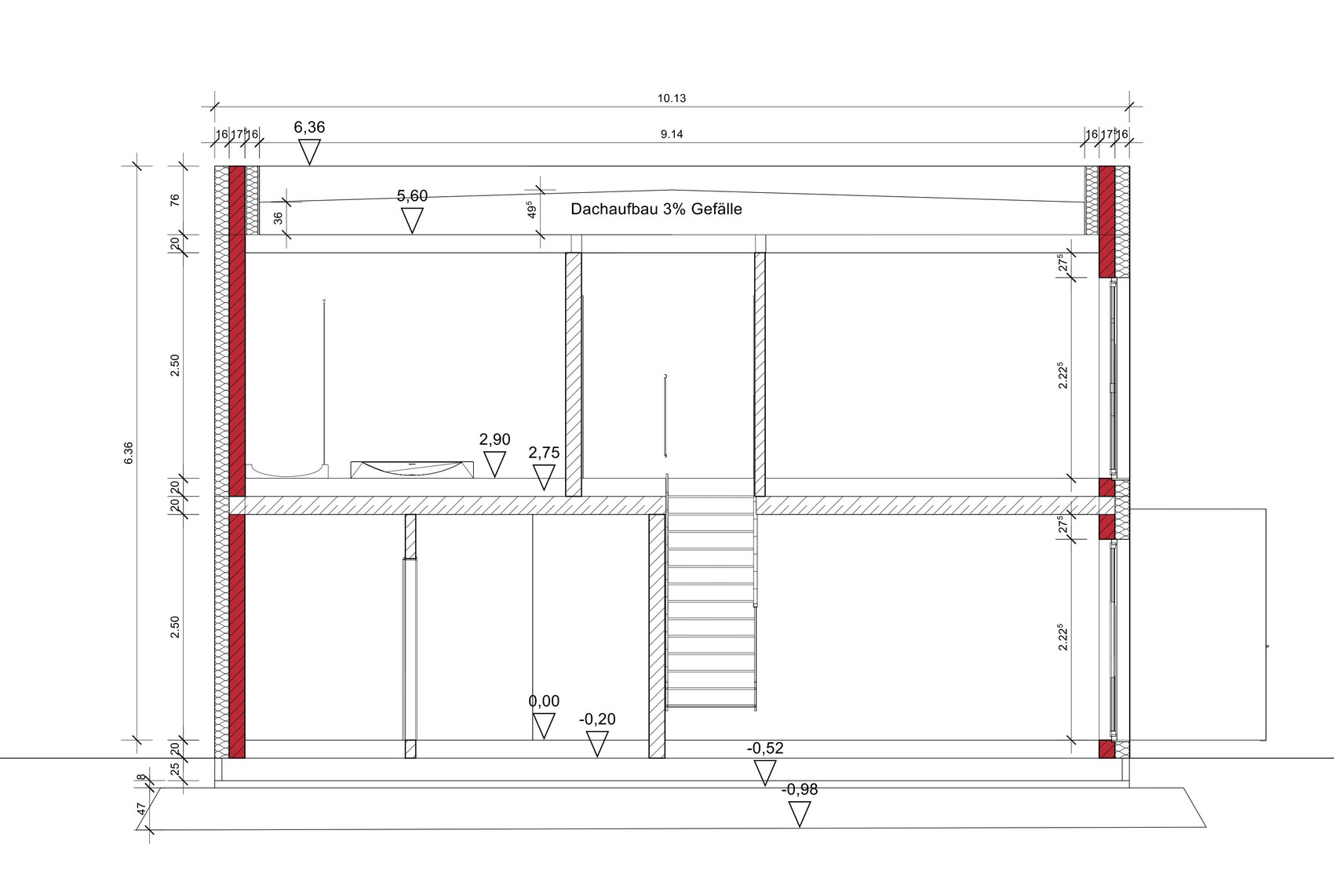 Querschnitt durch ein zweigeschossiges Gebäude mit Treppe, Dachaufbau 3% Gefälle und Maßlinien.