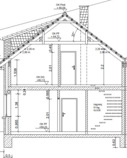 Architektur-Schnitt durch ein Haus mit Treppe, Dachstuhl und Innenwänden