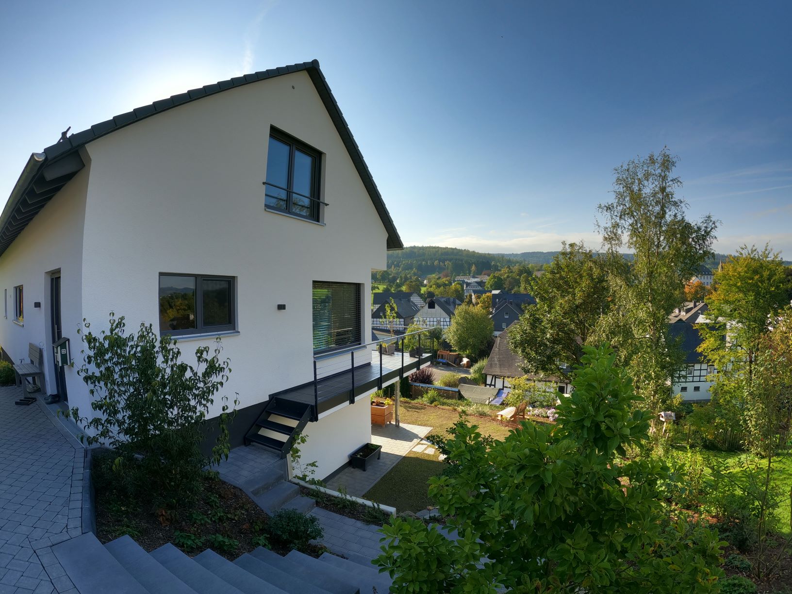 Haus Westseite mit Gartentreppe (klein).JPG