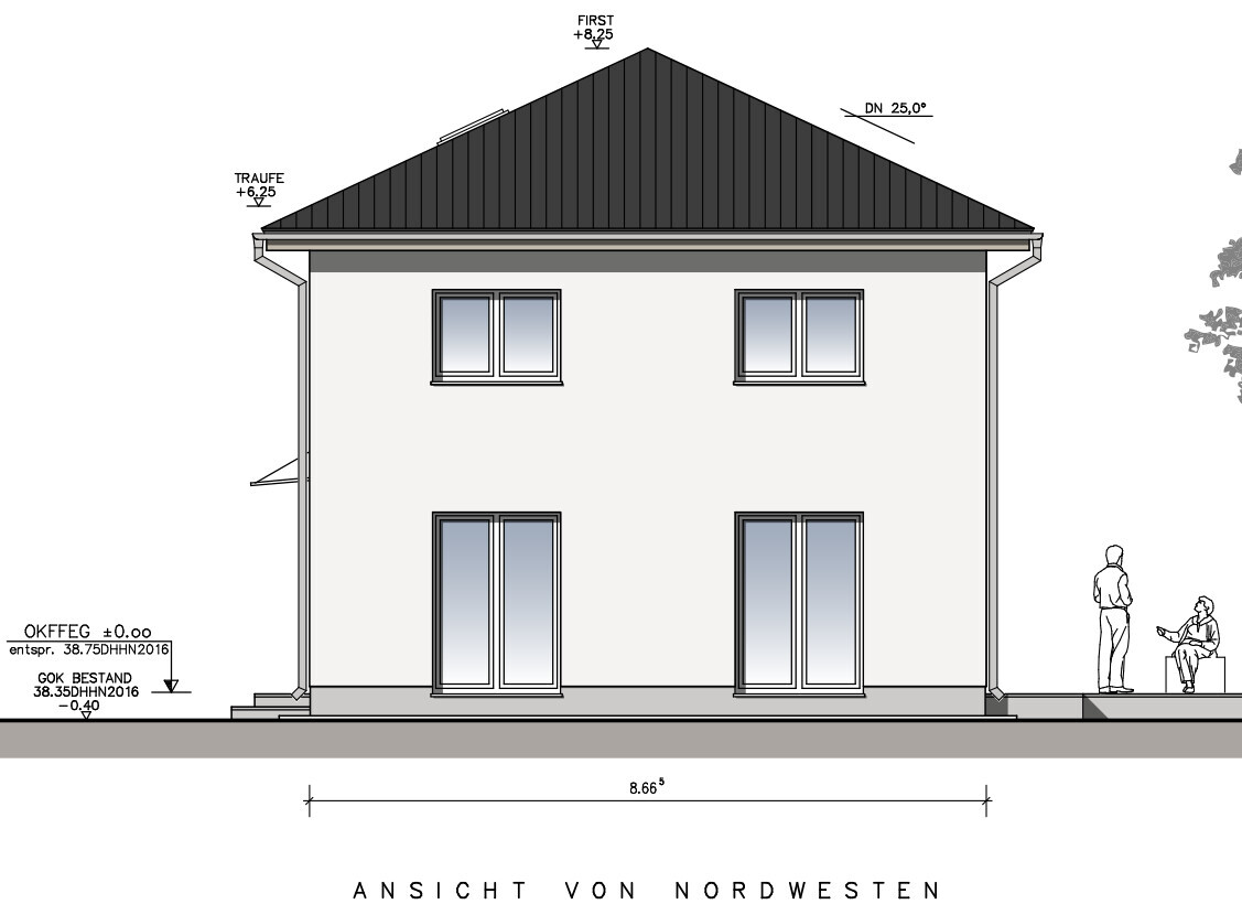 Zweigeschossiges Haus mit Satteldach, großen Fenstern, rechts zwei Personen, Ansicht von Nordwesten.