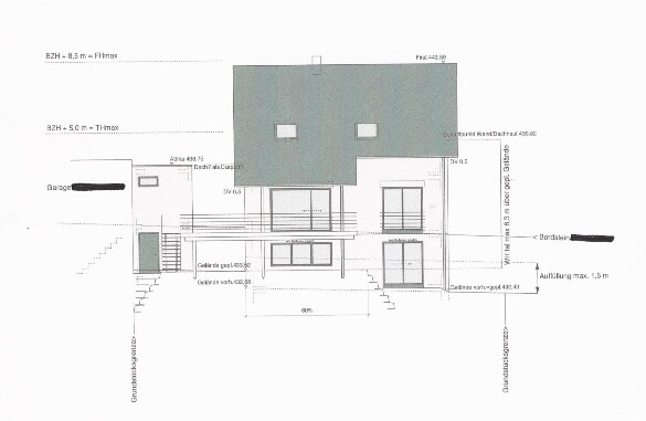 Frontansicht eines Hauses mit Dach und Fenstern, Architekturzeichnung.