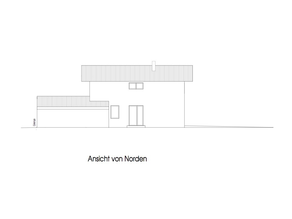 Nordansicht eines modernen Hauses mit Anbau links, Fenstern und Tür.
