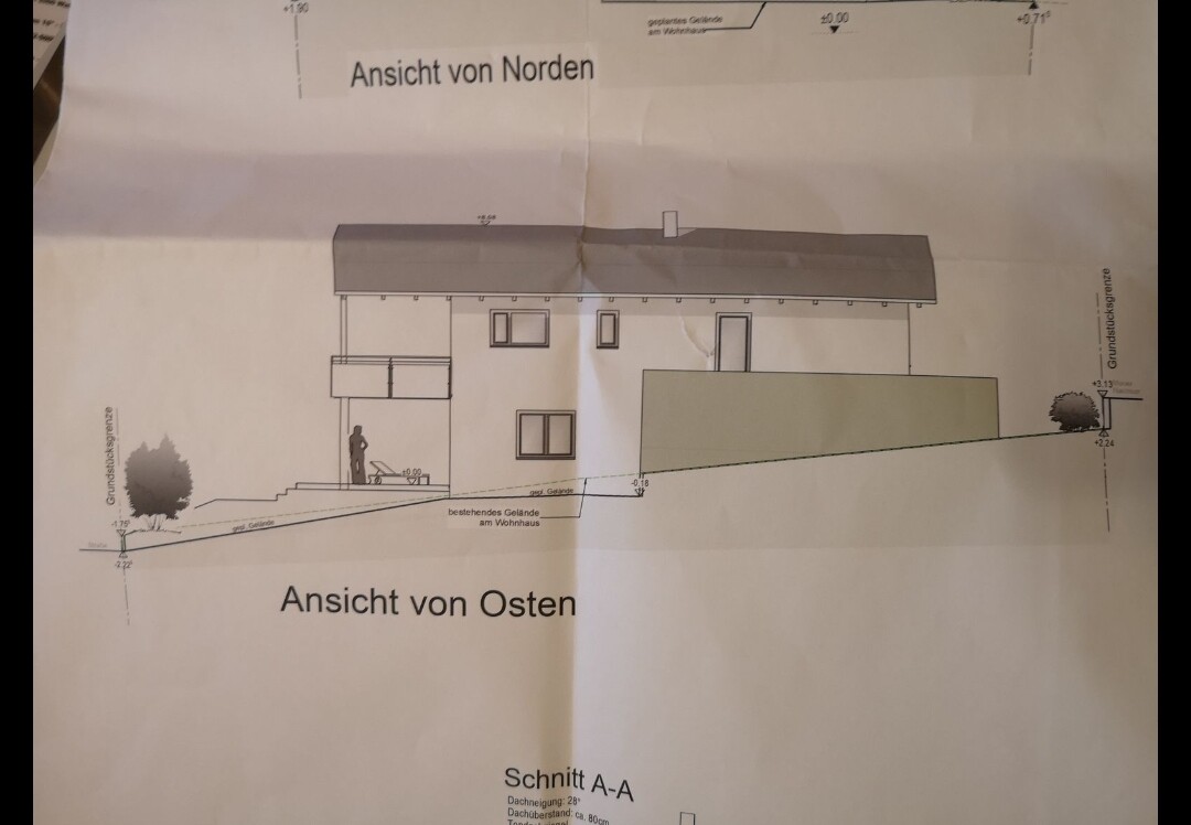 Architekturzeichnung mit Nord- und Ostansicht eines Hauses