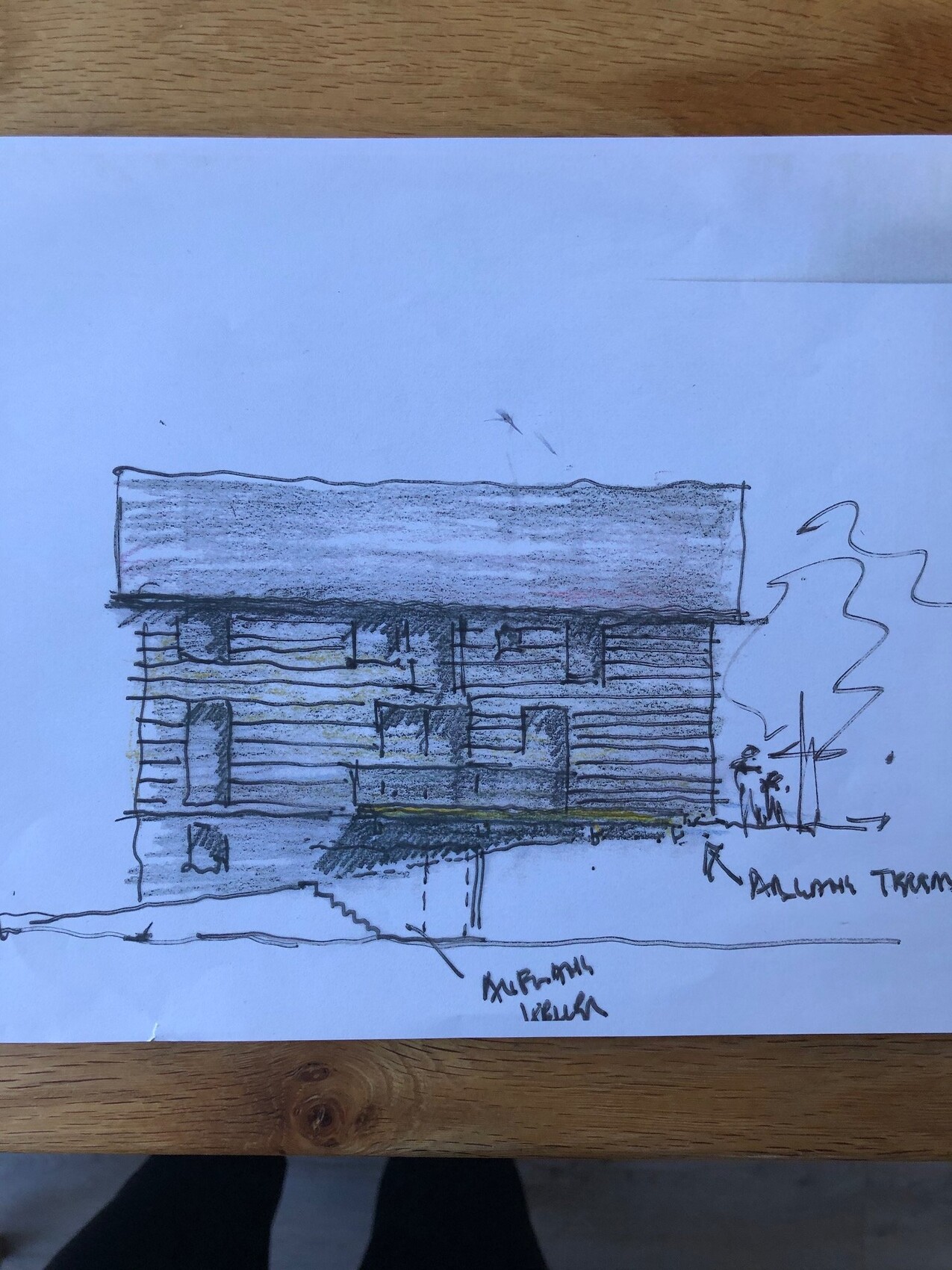 Skizze eines modernen rechteckigen Hauses mit Holzverkleidung, Treppe, Baum und zwei Personen.